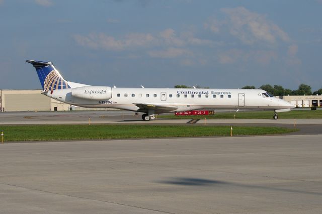 Embraer ERJ-145 (N12996)