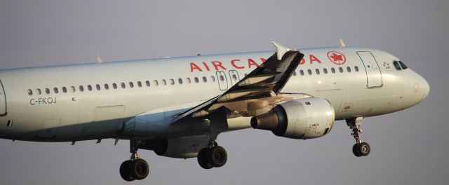 Airbus A320 (C-FKOJ)