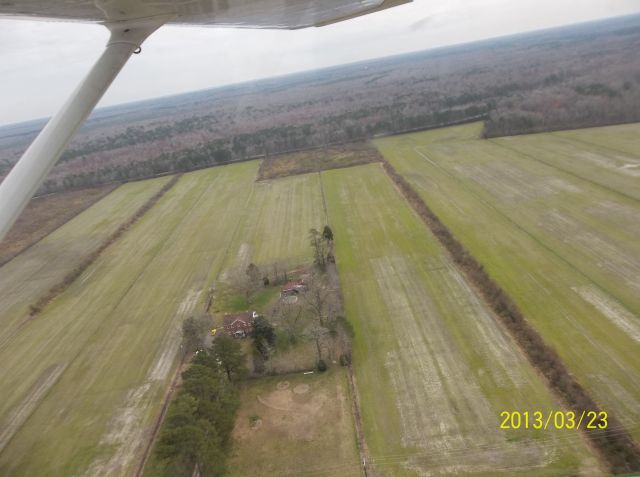 Cessna Skyhawk (N2460A) - VIEW NEAR THE AIRPORT. PHOTO BY WIFE IN THE REAR SEAT.