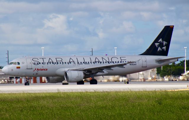 Airbus A320 (N195AV)