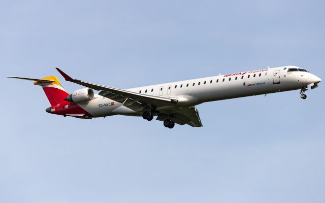 BOMBARDIER Regional Jet CRJ-1000 (EC-MVC)