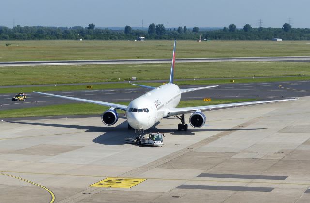 BOEING 767-400 (N835MH) - Date 26/05/18 C/N 29708