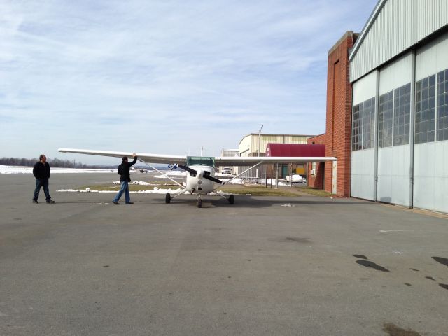 Cessna Skyhawk (N5833J)