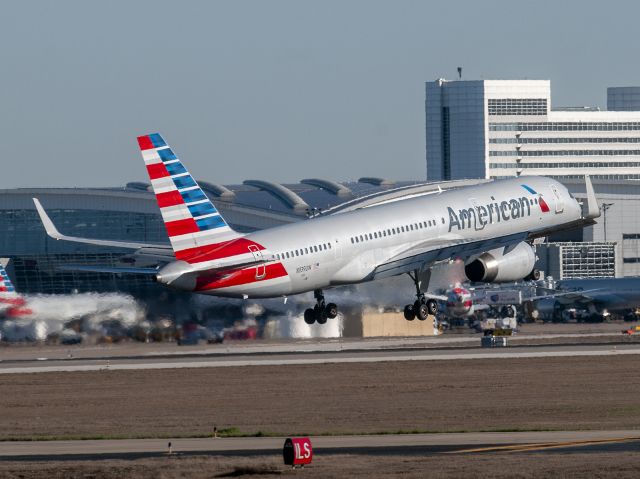 Boeing 757-200 (N939UW) - Arriving from KPHX 2/28/2020