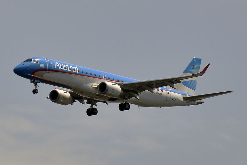 Embraer ERJ-190 (LV-CID)