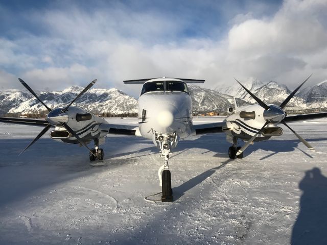 Beechcraft Super King Air 350 (N495DH)