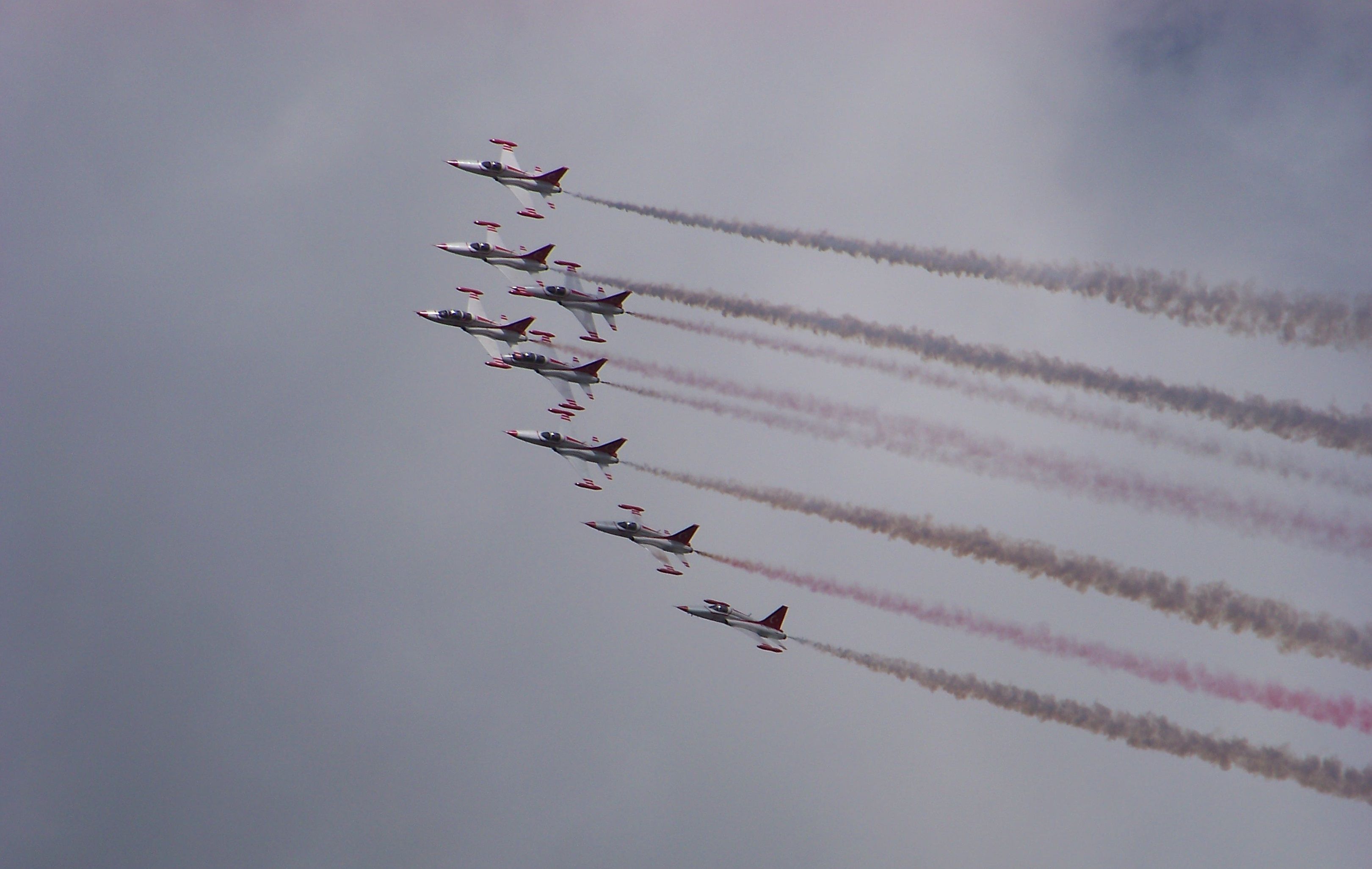 — — - Turkish Stars demo team. September 2009 at Volkel Air Base, The Netherlands.