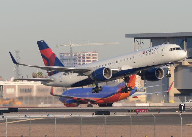 Boeing 757-200 (N699DL)