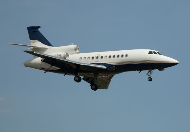 Dassault Falcon 900 (N312PV) - Perfect approach under gusting wind conditions. RW 19.