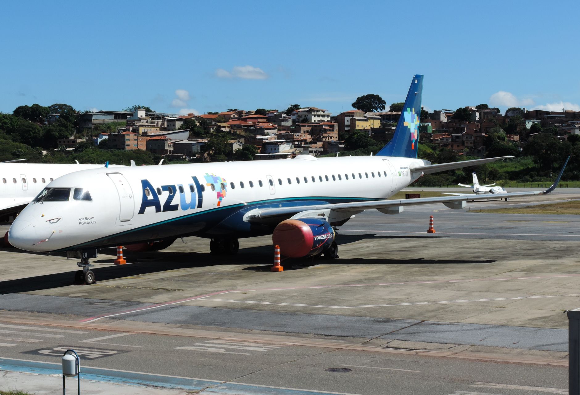 EMBRAER 195 (PR-AUI)