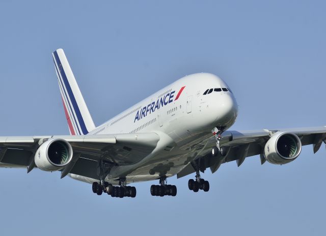 Airbus A380-800 —
