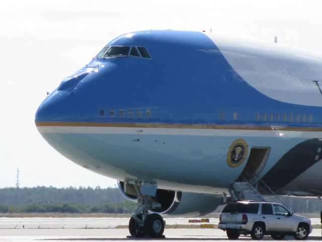 Boeing 747-200 (N28000)