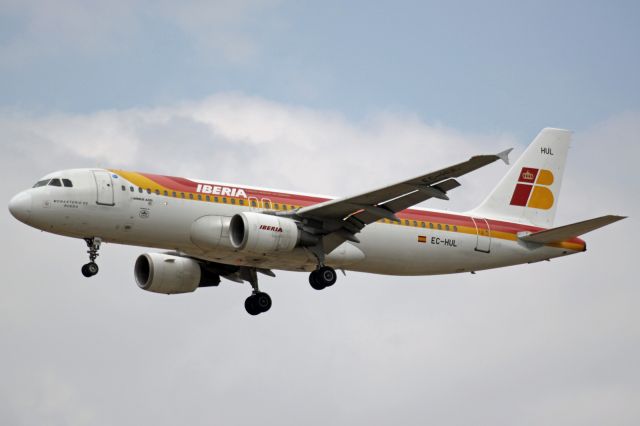 Airbus A320 (EC-HUL)