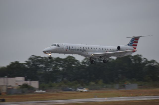 Embraer ERJ-145 (N621AE)