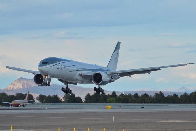 BOEING 777-200LR (VP-CAL) - I love this jet:)