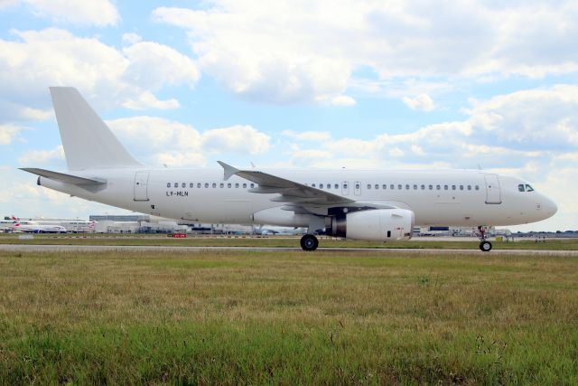 Airbus A320 (LY-MLN) - Taxiing to Stand 225 on 2-Jun-22 operating Eurowings flight EWG7462 from EDDH.