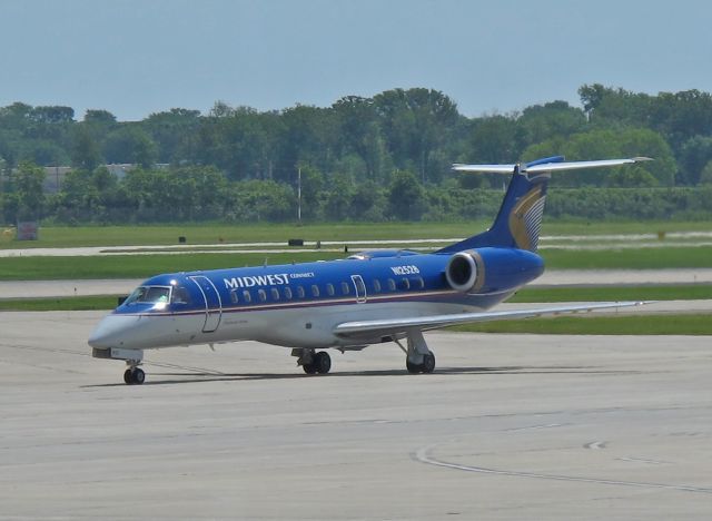 Embraer ERJ-135 (N12528) - N12528 Embraer ERJ-135 (twin-jet) (E135) Arriving at Milwaukees Billy Mitchel Field (KMKE)