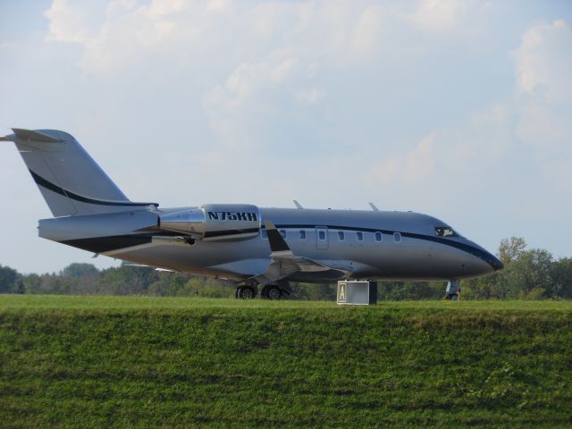 Bombardier Challenger 300 (N75KH)