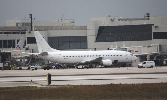 BOEING 737-400 (N773AS)