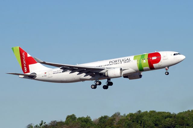 Airbus A330-300 (CS-TOG)