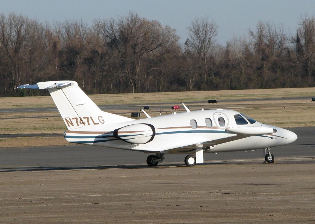 Eclipse 500 (N747LG) - Parked at Downtown Shreveport.