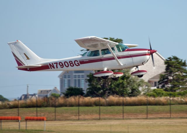 Cessna Skyhawk (N7908G)