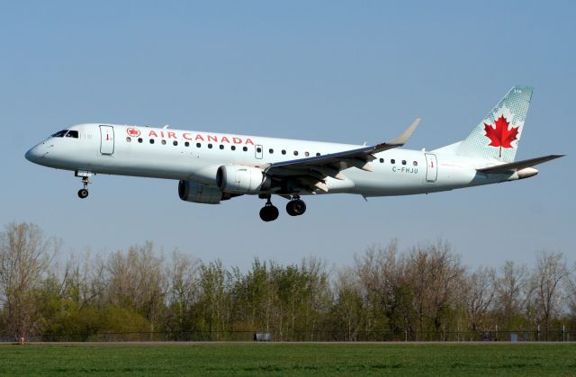 Embraer ERJ-190 (C-FHJU)