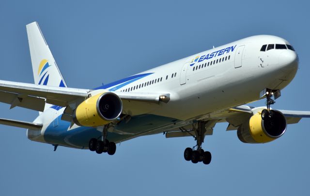 BOEING 767-300 (N703KW)