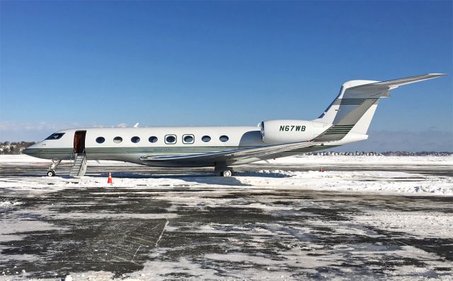 Gulfstream Aerospace Gulfstream G650 (N67WB) - Snowy SFS ramp. Nice green trim on this G650.  