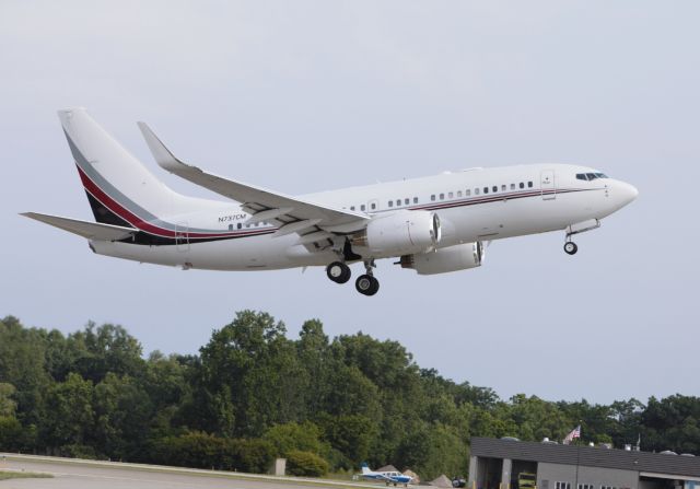 Boeing 737-700 (N737CM) - Take off between flights of FIFI