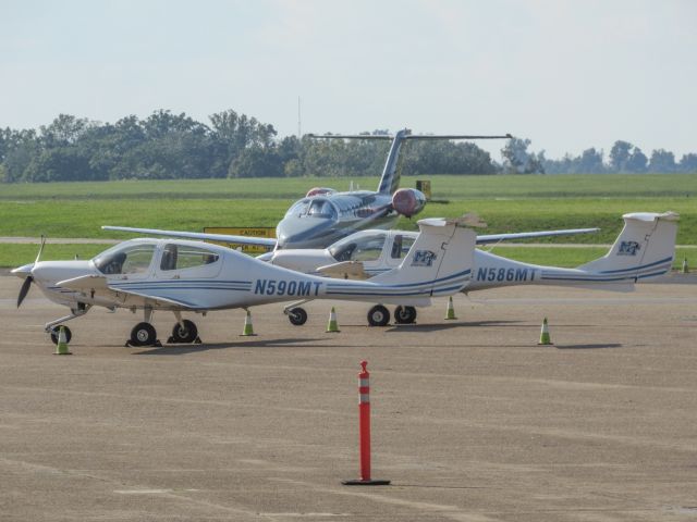 Diamond Star (N590MT) - Two MTSU DA-40’s Resting At TAC Air.