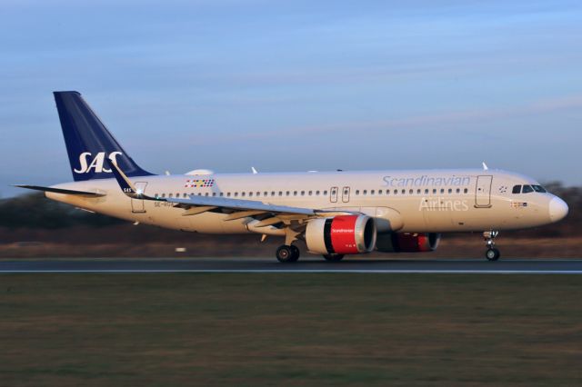 Airbus A320neo (SE-ROA) - SK2547 slowing after arriving from ARN.
