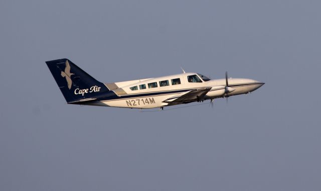 Cessna 402 (N2714M) - Departure RW16.