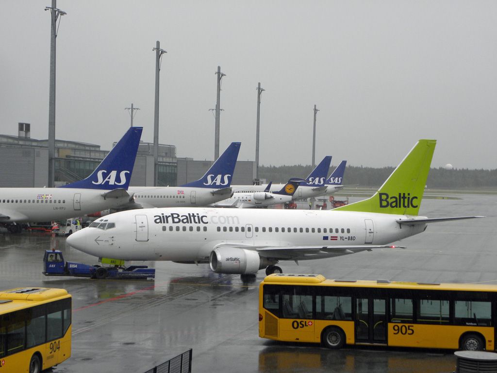Boeing 737-500 (YL-BBD)