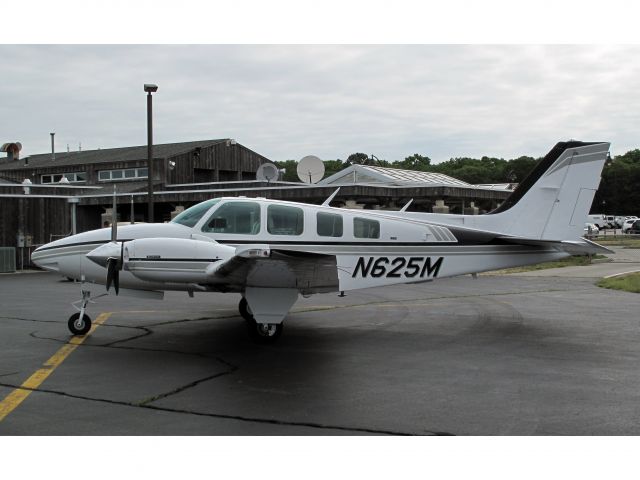 Beechcraft Baron (58) (N625M) - A very nice Baron!