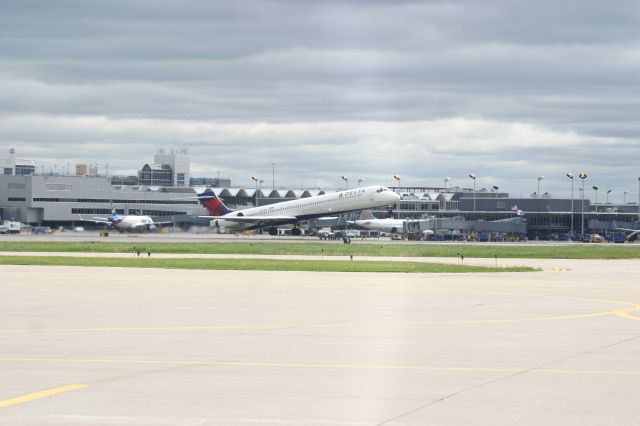 McDonnell Douglas MD-80 (N907DA)