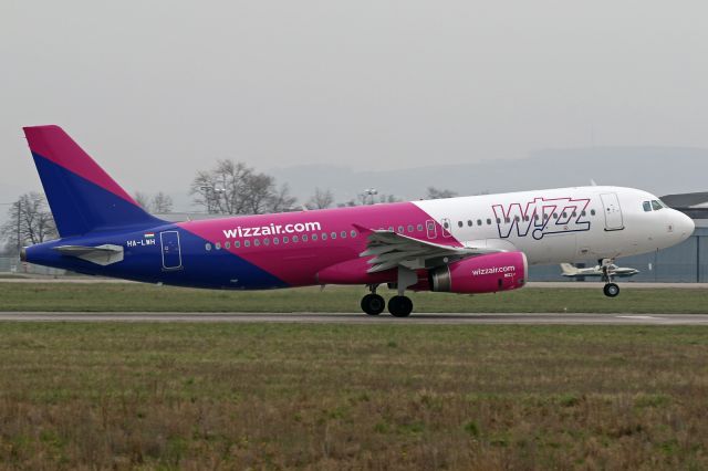 Airbus A320 (HA-LWH)