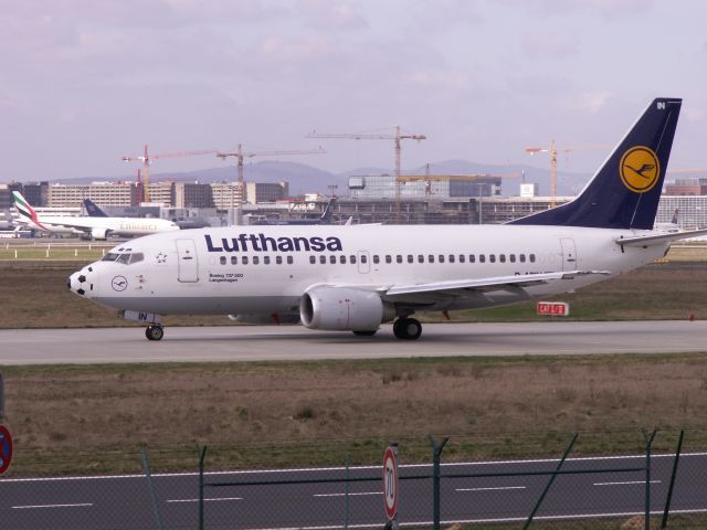 Boeing 737-500 (D-ABIN) - LH B737-500 D-ABIN taxiing to 07R FRA, 09.03.2007. The football nose is a remnant of the LH painting during the 2006 WM.