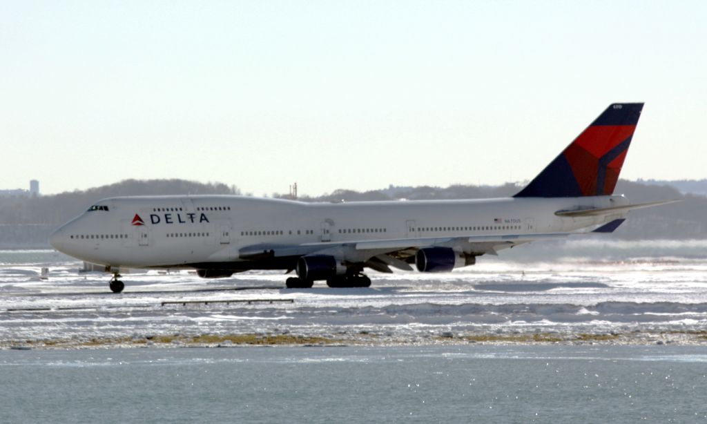 Boeing 747-400 (N670US)