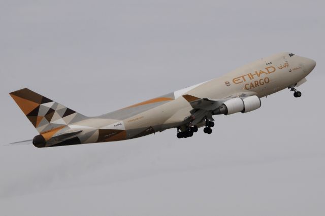 Boeing 747-400 (N476MC) - Atlas owned and operated wet-lease to Etihad Cargo. Departing 5-L for ANC