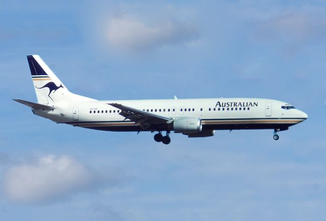 BOEING 737-400 (VH-TJN) - AUSTRALIAN AIRLINES - BOEING 737-476 - REG : VH-TJN (CN 24439/2265) - ADELAIDE INTERNATIONAL AIRPORT SA. AUSTRALIA - YPAD (27/2/1993)