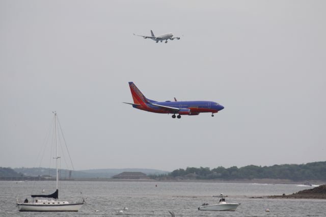 Boeing 737-700 (N207WN) - SW B737 landing on 27 while Turkish A343 behind about to land on 33L.