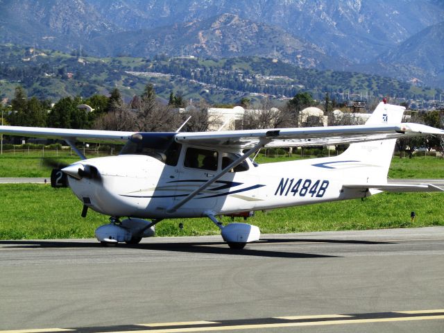 Cessna Skyhawk (N1484B) - Taxiing to RWY 8R