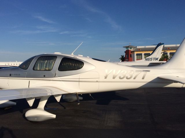 Cirrus SR-22 (YV-337T) - At KFXE