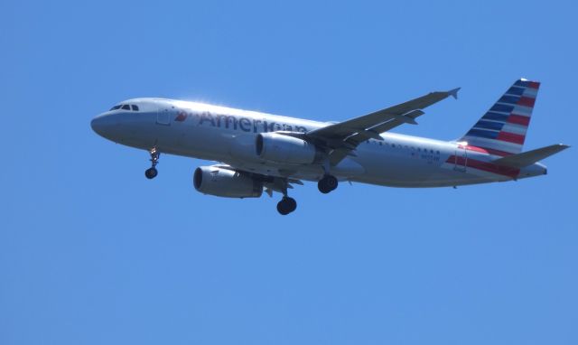 Airbus A320 (N655AW) - Shown here on approach is an American Airlines Airbus A320 in the Summer of 2018.