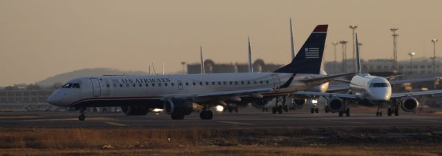 Embraer ERJ-190 (N954UW)