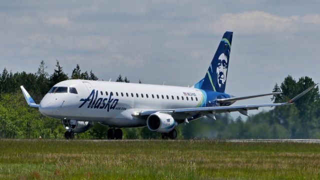 Embraer 175 (N624QX) - QXE2884 begins its takeoff roll on Rwy 34L for a flight to PDX on 5.22.19. (ERJ-175LR / cn #17000657).