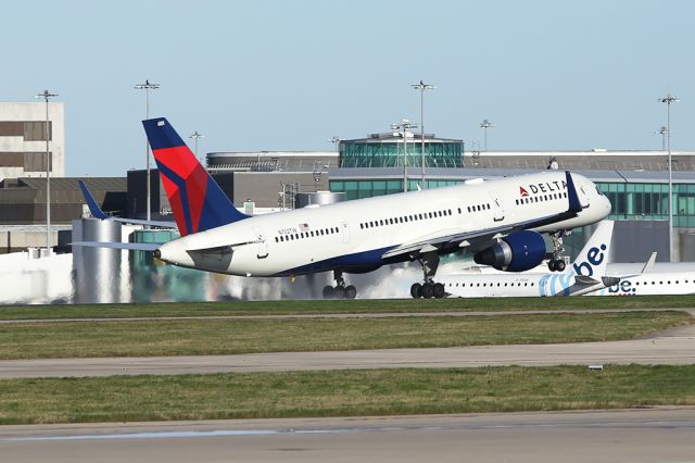 Boeing 757-200 (N702TW) - DL235 to JFK