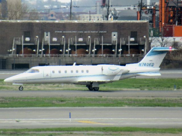 Learjet 40 (N740KD)