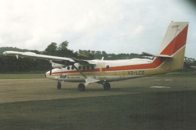 De Havilland Canada Twin Otter (V2-LCO) - Seen here in Dec-88.br /br /With LIAT from Mar-84 to Mar-99 when it became N806AA then 9N-AFX.br /Written off 15-Dec-10 whilst en route from VNLD to VNKT.